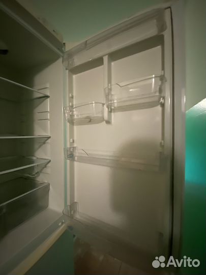 Холодильник И морозильные камеры