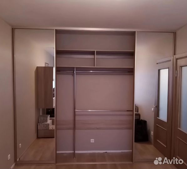 Шкаф купе с зеркалом