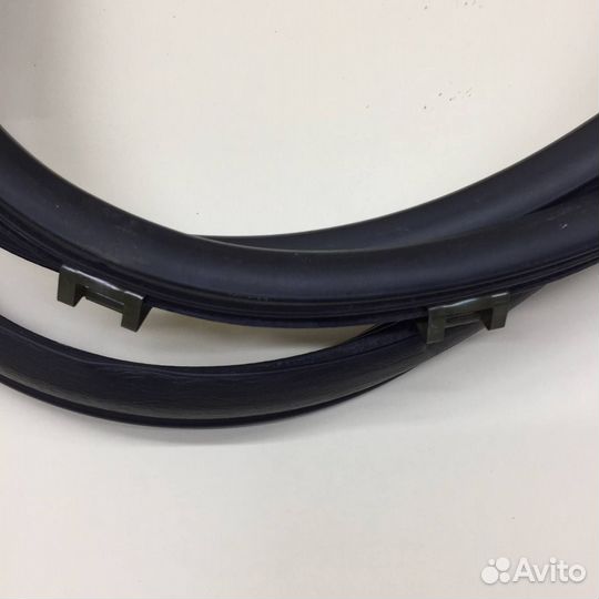 Уплотнитель проема двери передней правой Toyota Rav 4 A20 2000-2005