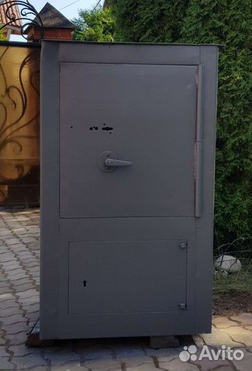 Сейф металлический напольный времен СССР