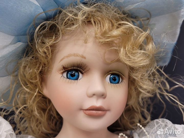 Кукла фарфор Девочка в голубом платье