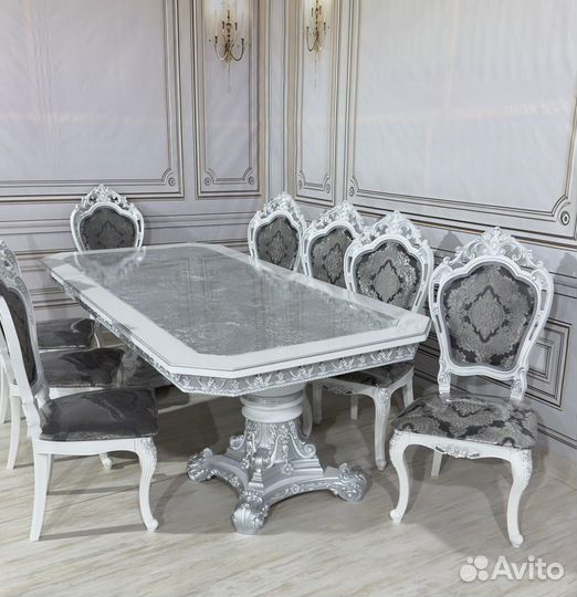 Стол со стульями