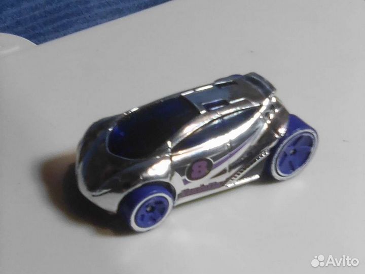 Hotwheels гоночная машинка в коллекцию