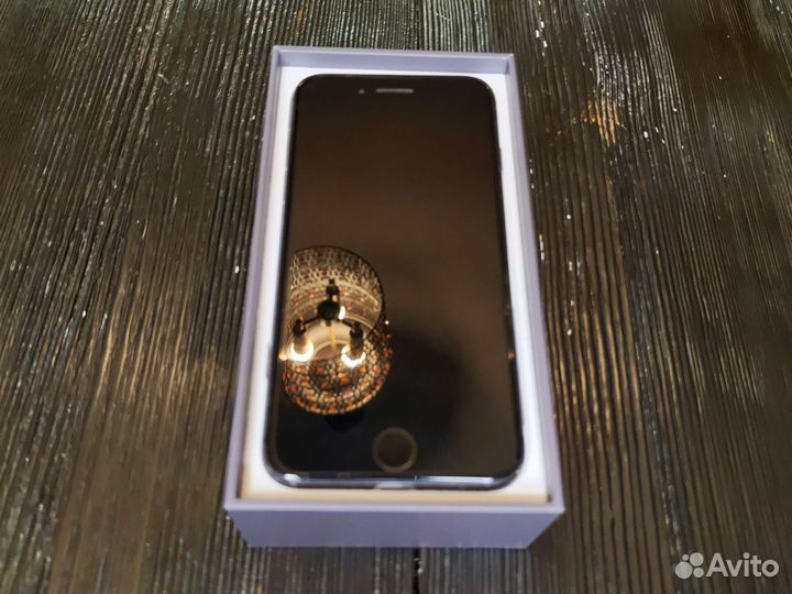 iPhone 8, 64 ГБ