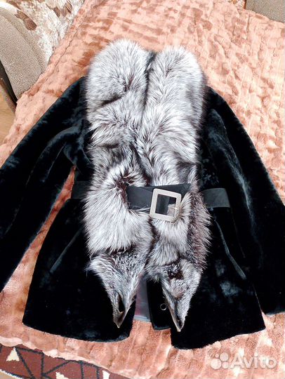 Продам шубу из овчины,с воротником из чернобурки