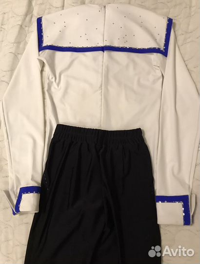 Костюм для выступлений по фигурному катанию