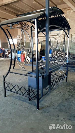 Мангал с крышей