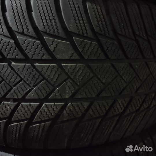 Bridgestone Blizzak LM-001 285/45 R21