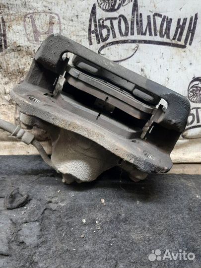 Суппорт передний правый Kia Rio G4FC 2013