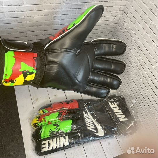 Вратарские перчатки adidas nike puma