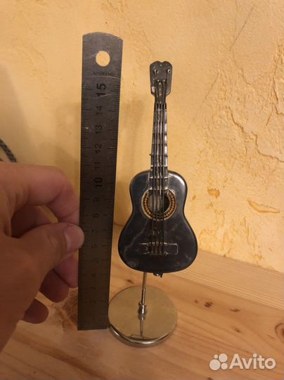 Миниатюрная гитара