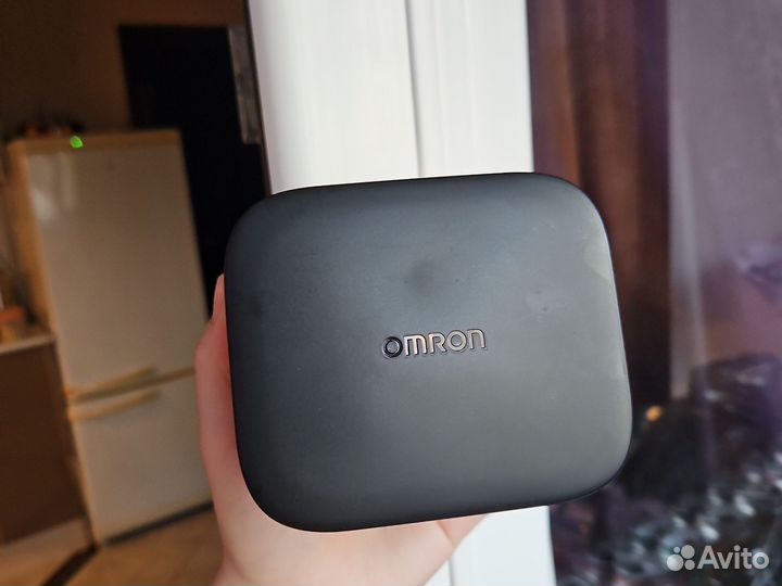 Тонометр на запястье omron