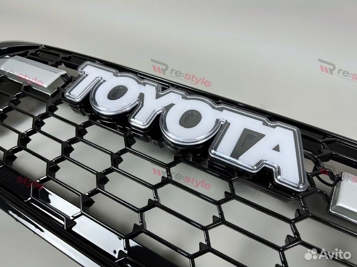 Решетка радиатора Toyota Land Cruiser 200 T2255