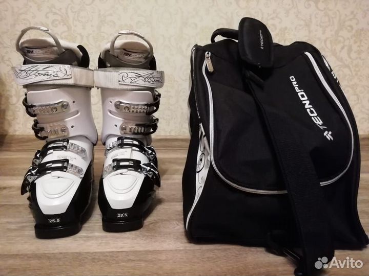 Горнолыжные ботинки atomic