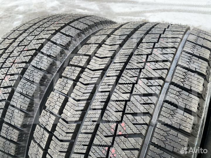 Bridgestone Blizzak Ice 215/50 R17 95S