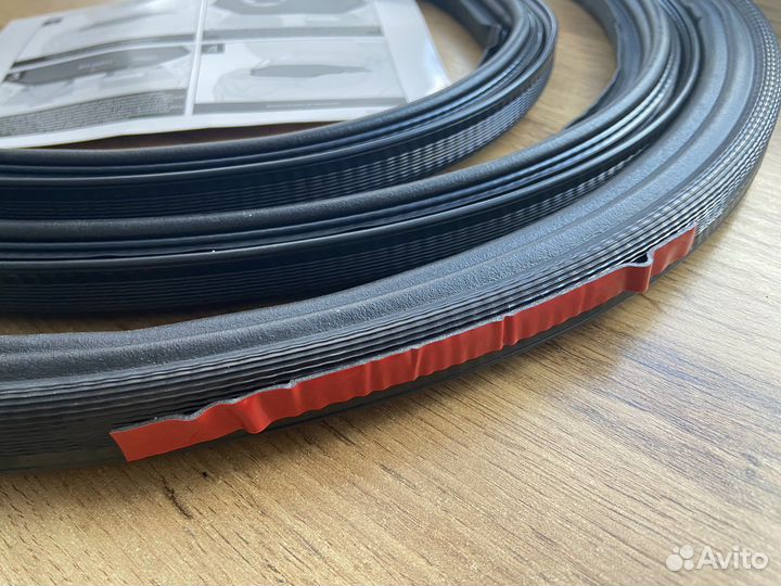 Дополнительный уплотнитель капота Renault Duster 2