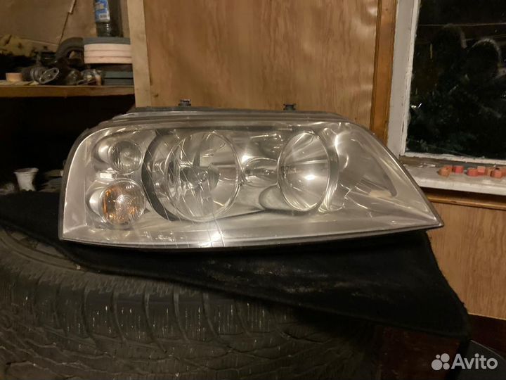 Фара правая vw sharan