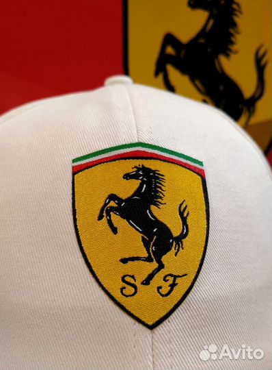 Белая бейсболка-кепка Scuderia Ferrari