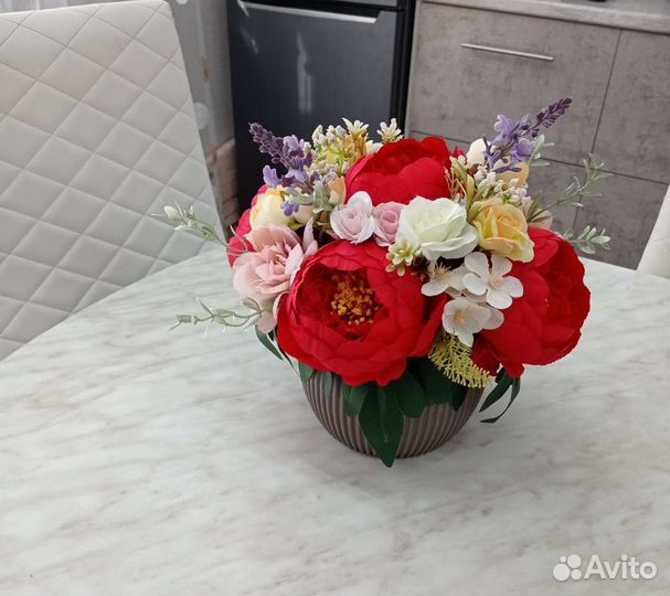 Цветочная композиция с пионами