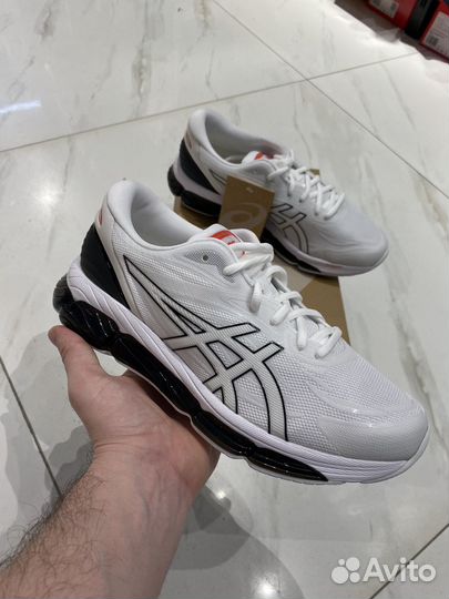 Кроссовки asics