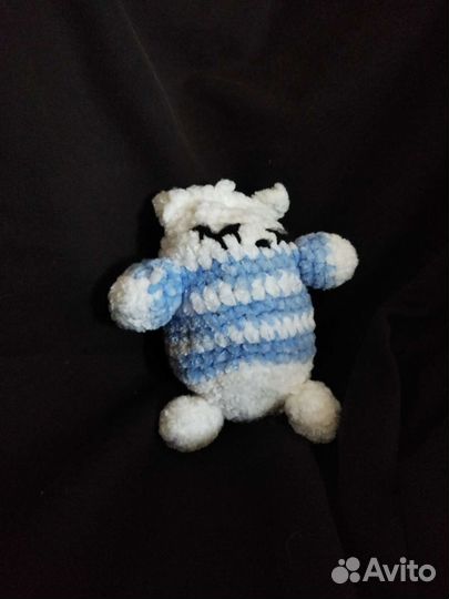 Вязаная мягкая игрушка котёнок