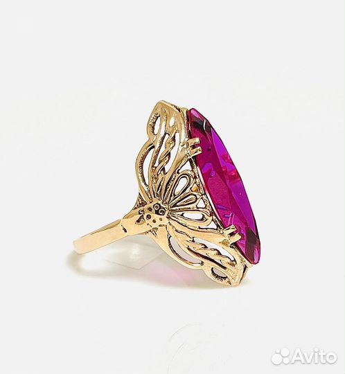 Золотое кольцо с корундом