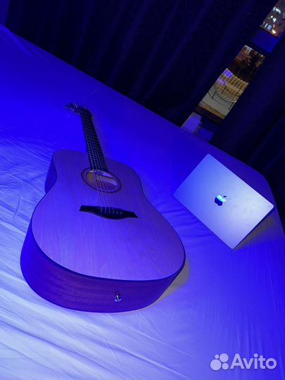 Акустическая гитара