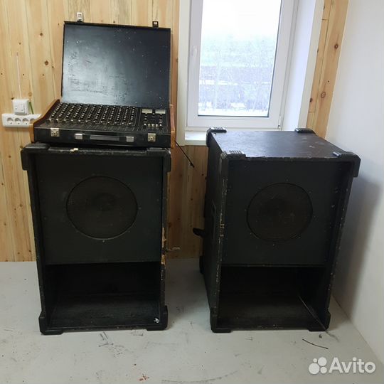 Концертные колонки и микшер