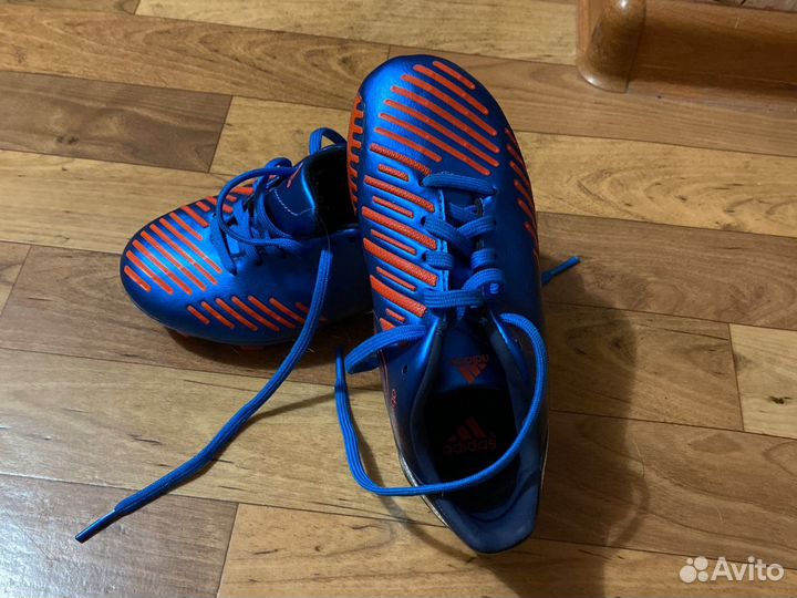 Футбольные бутсы adidas