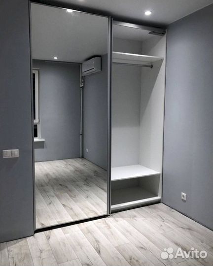 Зеркальный шкаф