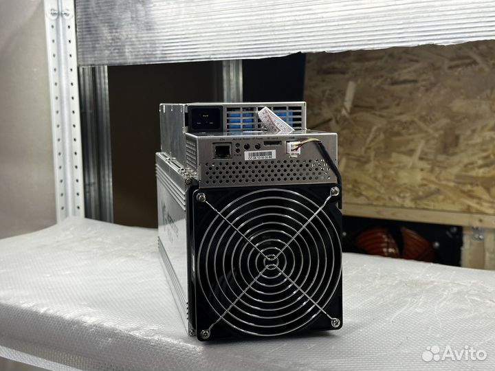 Новый Whatsminer M50 118 Th/s в офисе