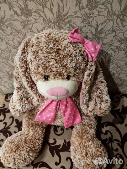 Большой плюшевый заяц