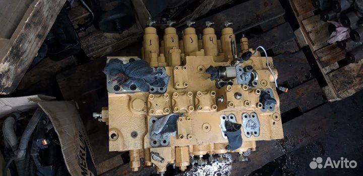 Распределитель на экскаватор Hyundai R360LC-7A