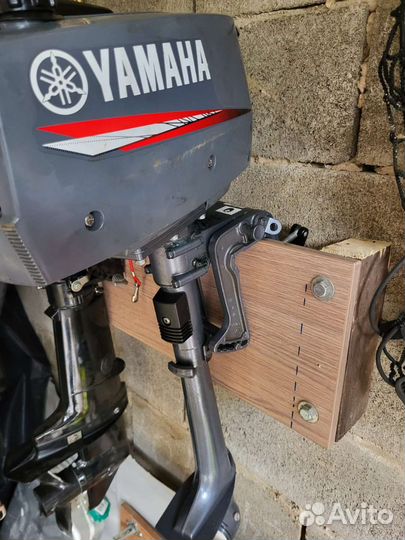 Лодочный мотор двухтанктный Yamaha (2cmhs)
