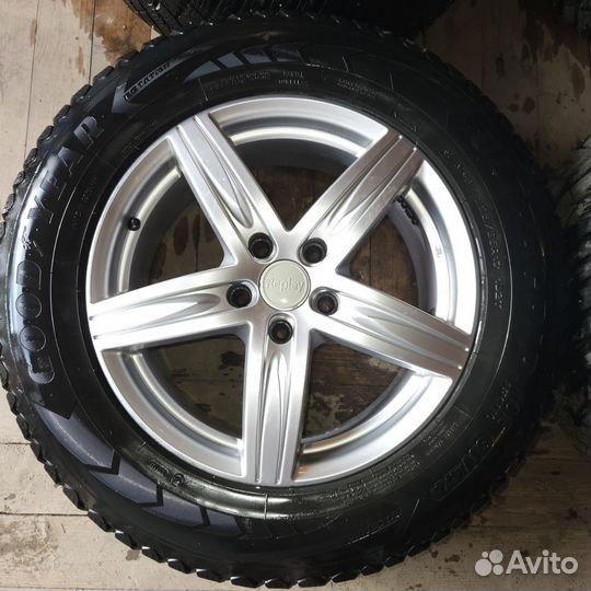 Goodyear UltraGrip Ice Arctic SUV 225/65 R17