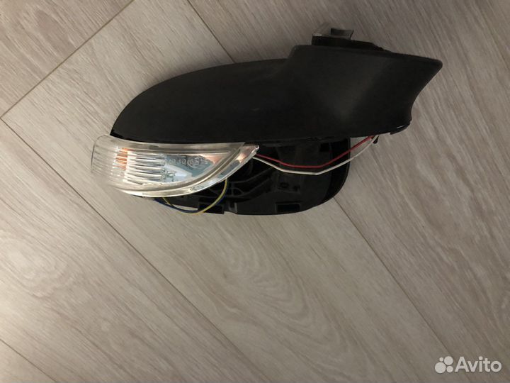 Левое боковое зеркало Ford Fiesta