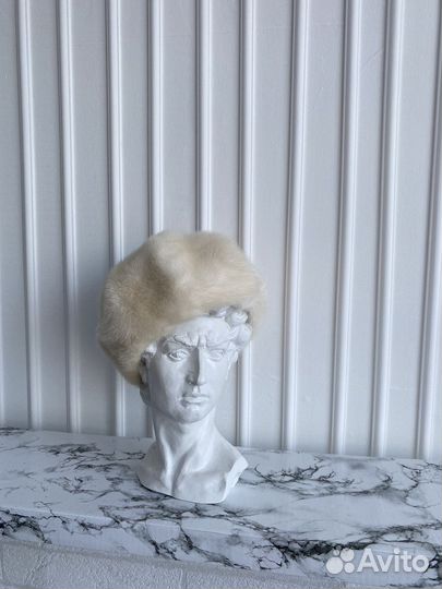 Женская меховая шапка