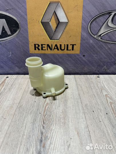 Бачок эгур гур насоса электрогидроусилителя руля L