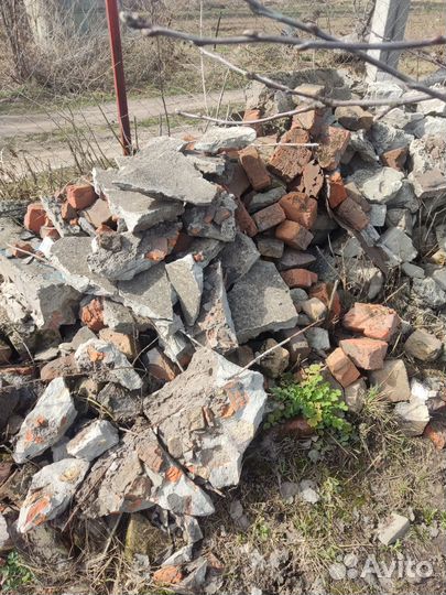 Кирпичный бой + рубероид Бесплатно. Самовывоз