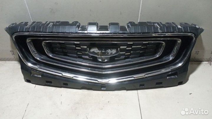 Решетка радиатора Geely Atlas PRO