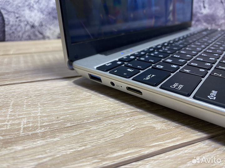 Новый ноутбук 2024 года в коробке