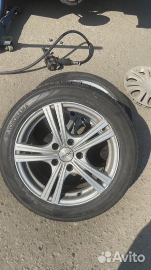 Продам комплект литых дисков