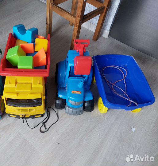 Грузовик, трактор тележка большие