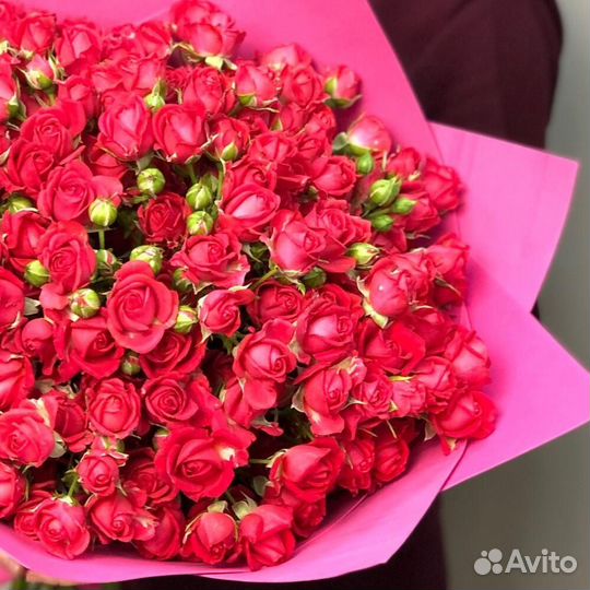 Букет из 21 красной кустовой розы