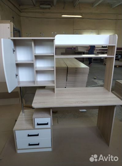 Стол компьютерный 1380 в наличии