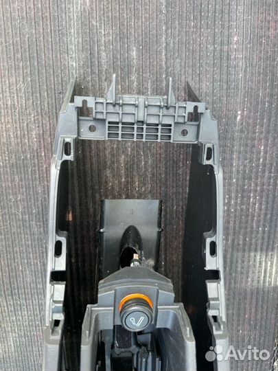 Подлокотник Opel Zafira A05 Z18XER 2010