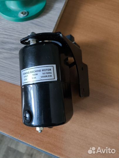 Оверлок б/у в хорошем состоянии GN1-2 с запасными