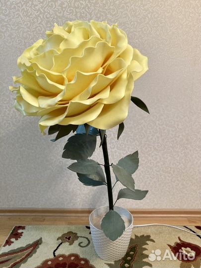 Цветок-светильник из изолона