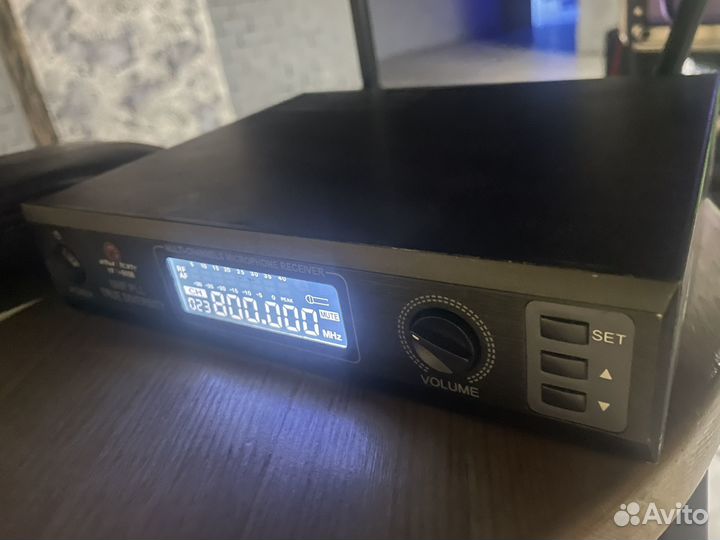 Радиосистема с петличным головным миикрофоном