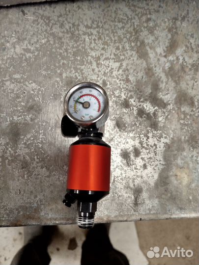 Манометр с влагоодделителем